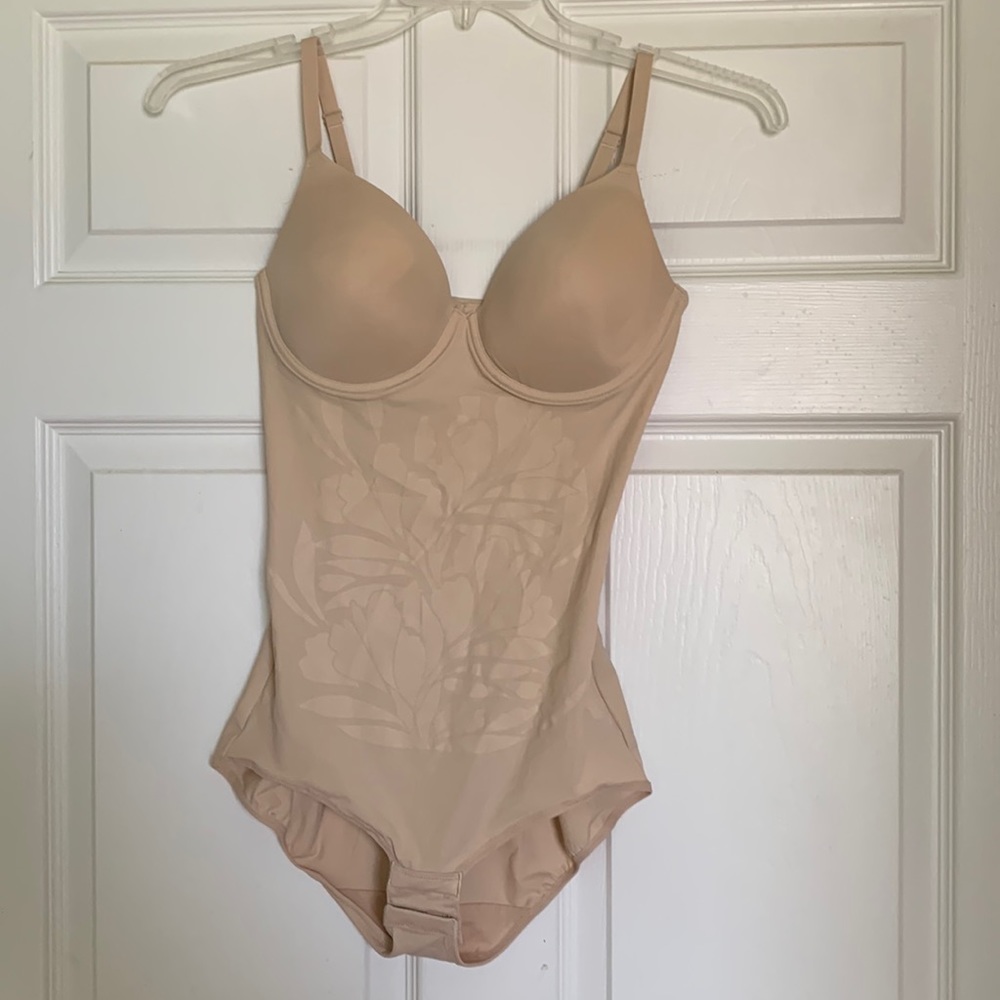 Maidenform tight, fitted all in one shaping body-briefer. Size M. Never Worn.